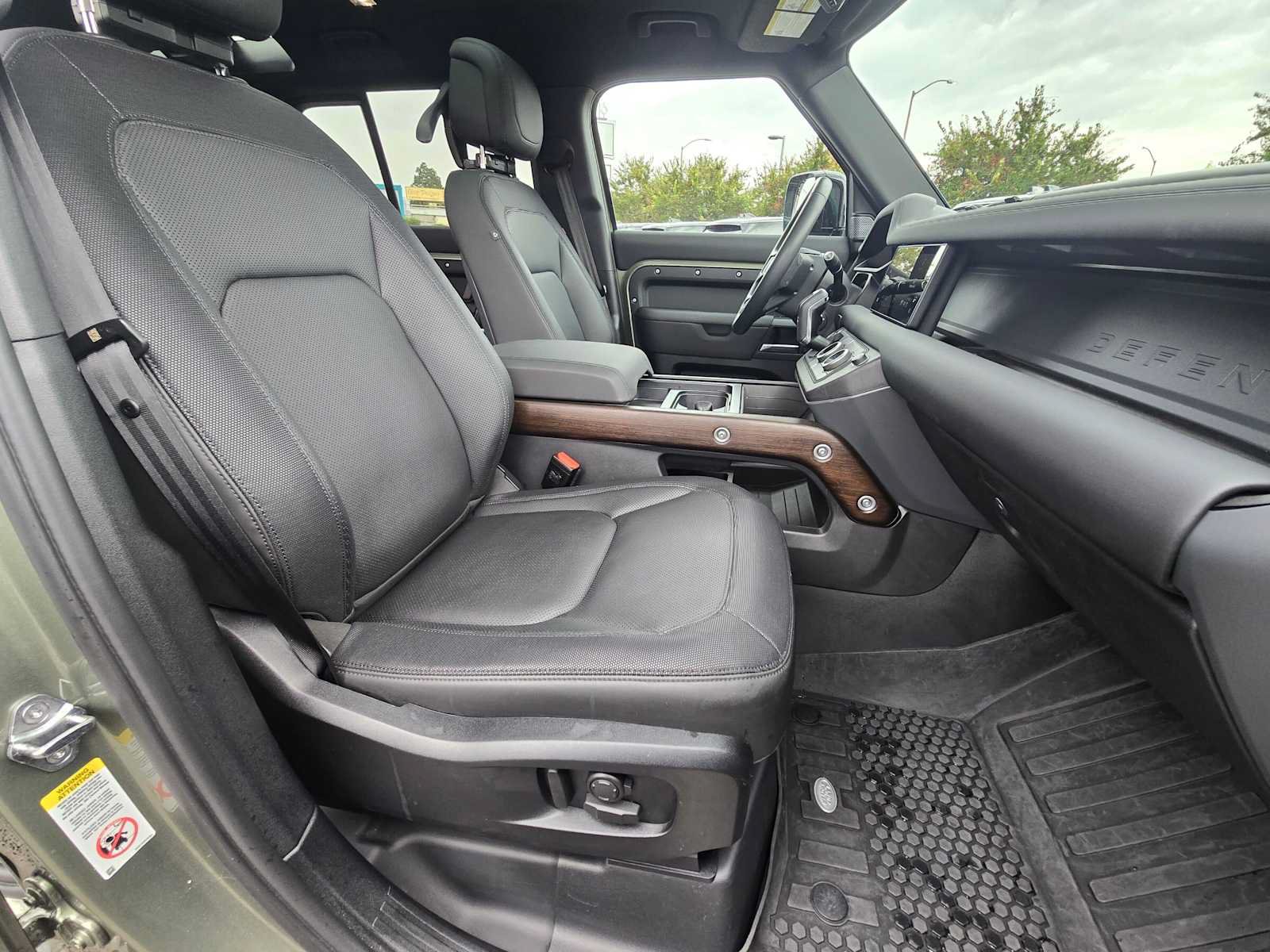 Used 2024 Land Rover Defender 110 X-Dynamic SE AWD/4WD image 10