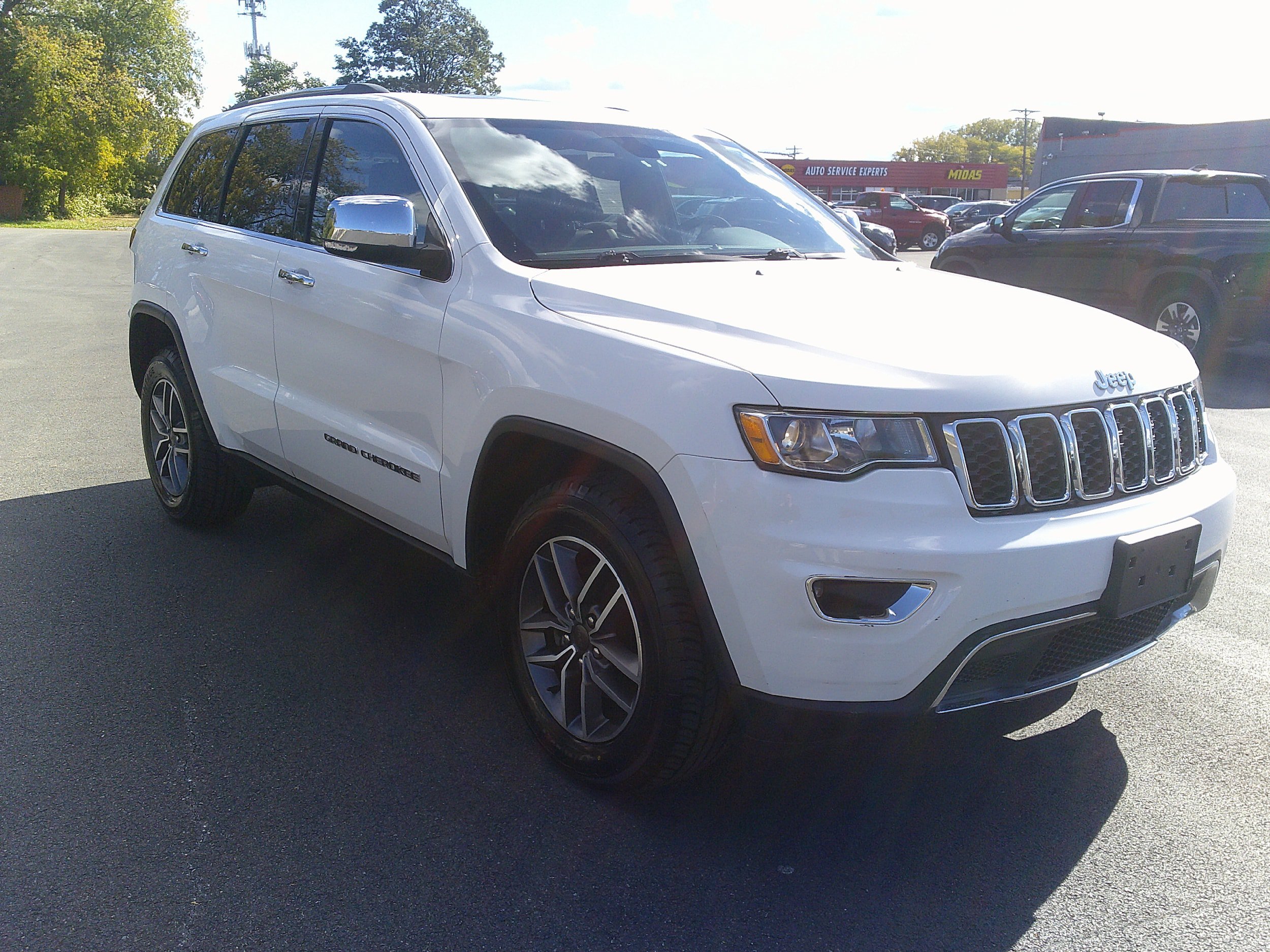 Used 2020 Jeep Grand Cherokee Limited AWD/4WD image 4