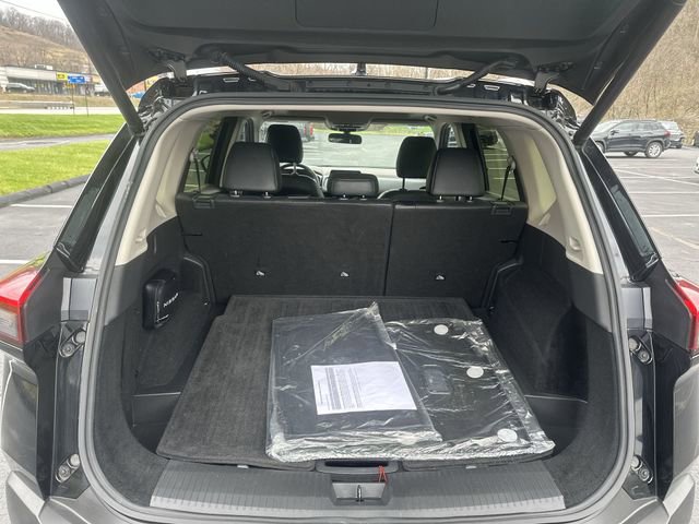 Used 2023 Nissan Rogue SV w/ SV Premium B Package image 22