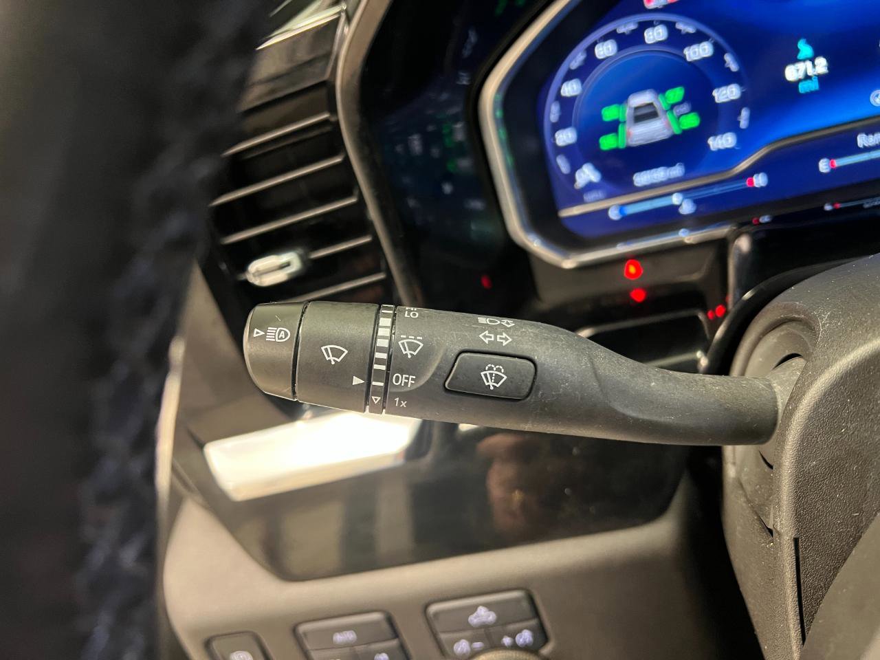 Used 2025 Chevrolet Silverado 1500 LT image 36