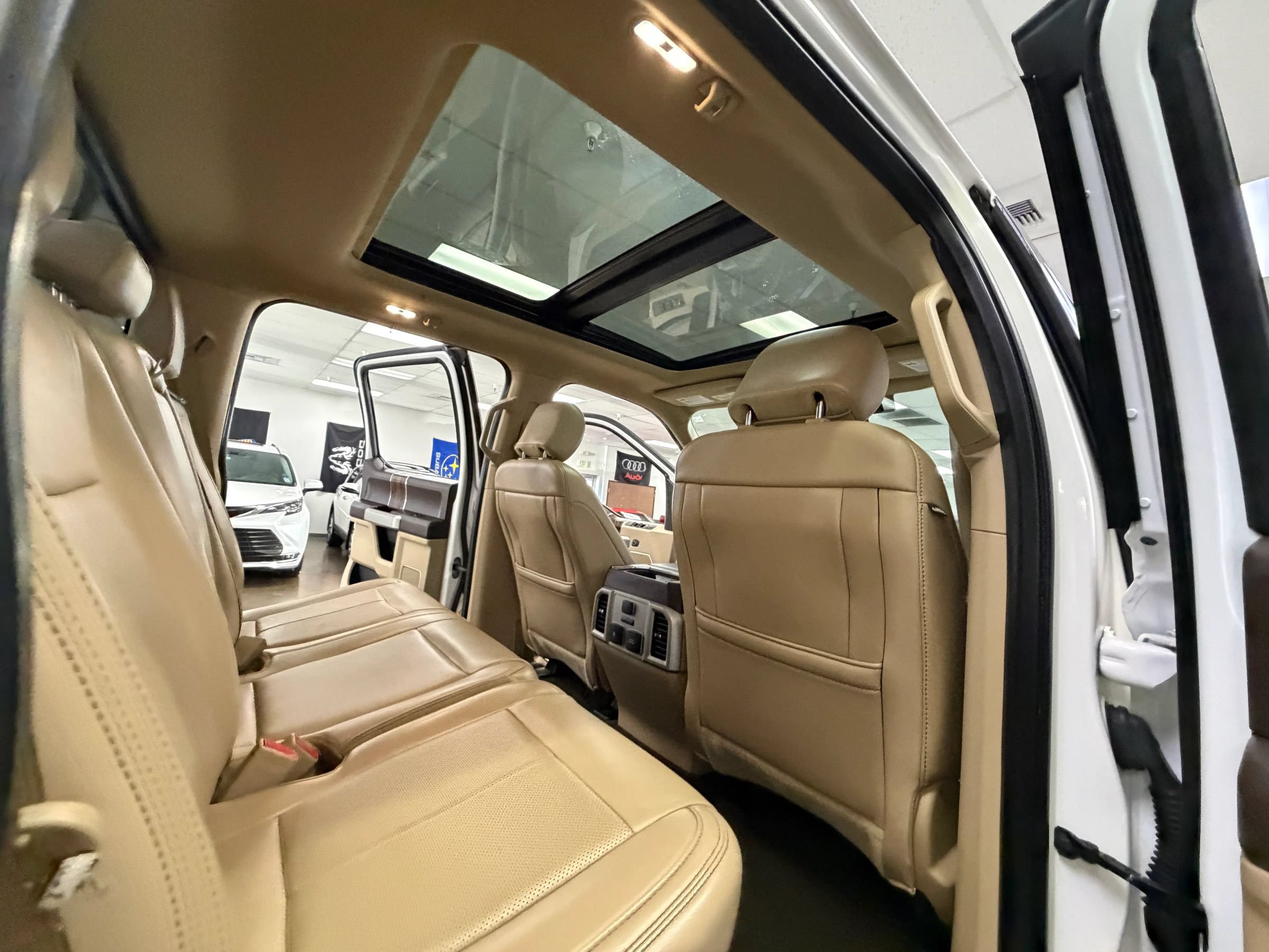 Used 2019 Ford F150 Lariat w/ Equipment Group 502A Luxury AWD/4WD image 28
