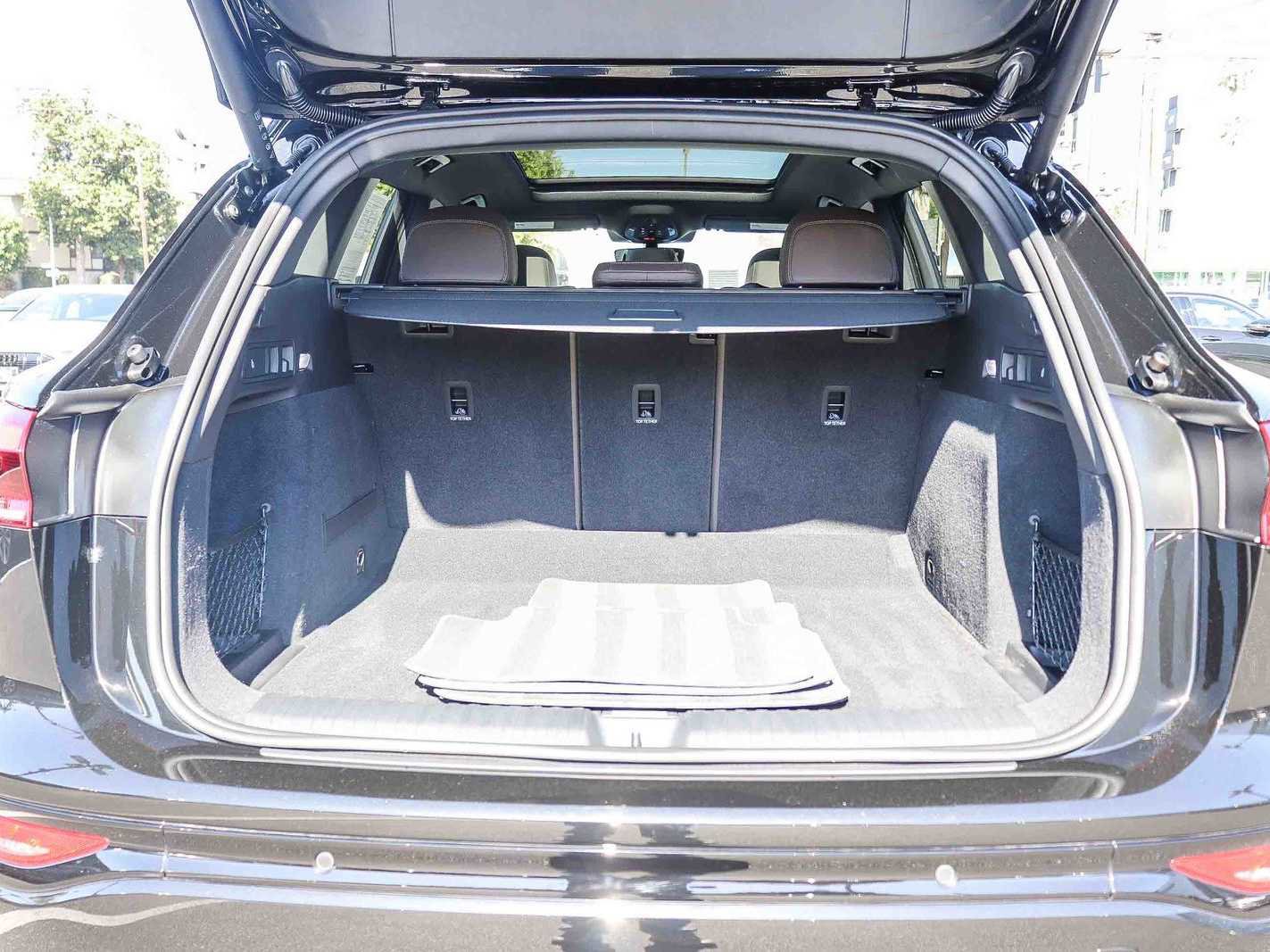 Used 2025 Audi Q6 e-tron Premium Plus w/ Premium Plus AWD/4WD image 27