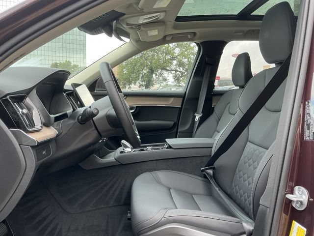 Certified 2025 Volvo XC90 B5 Plus AWD/4WD image 27