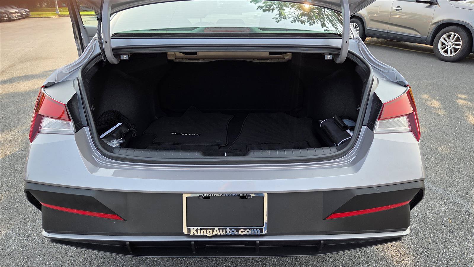 Used 2025 Hyundai Elantra Sport w/ Cargo Package FWD image 5