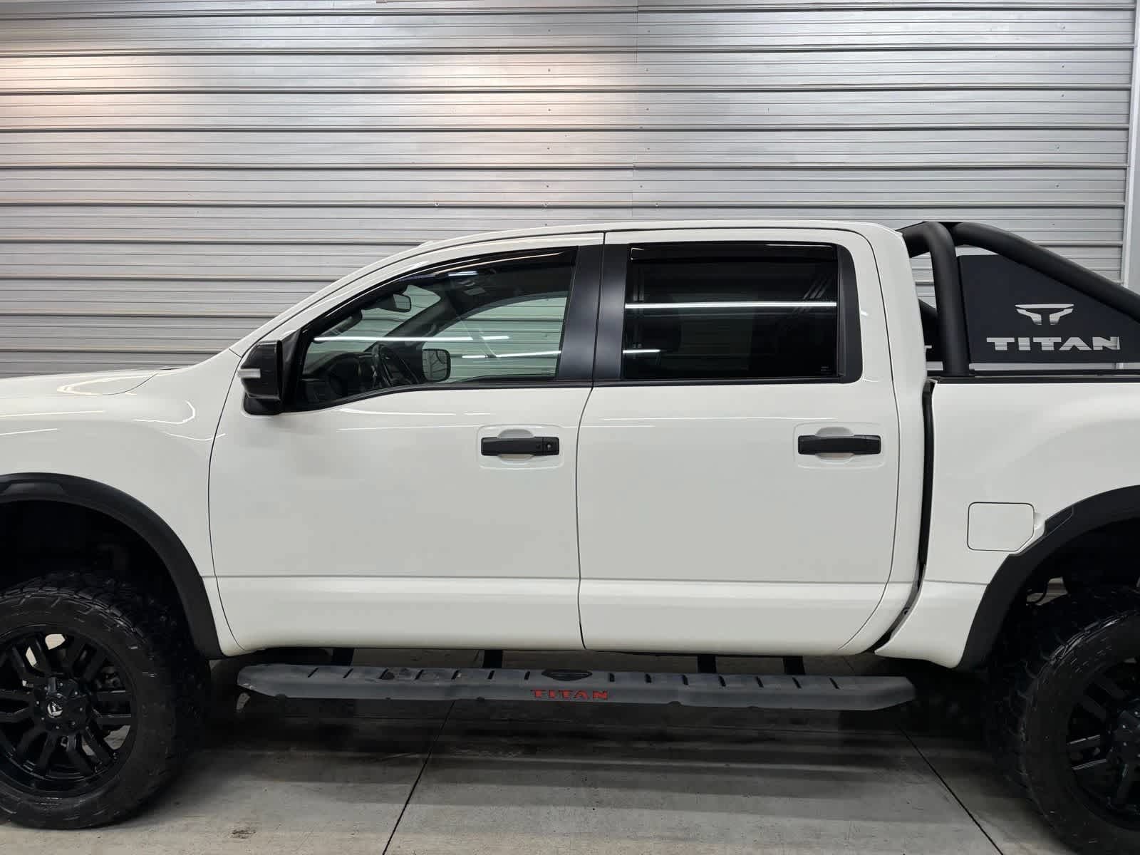 Used 2021 Nissan Titan PRO-4X w/ Pro-4x Convenience Package AWD/4WD image 7
