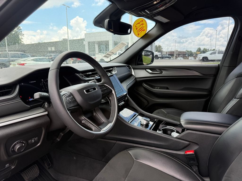 Used 2023 Jeep Grand Cherokee L Laredo AWD/4WD image 4