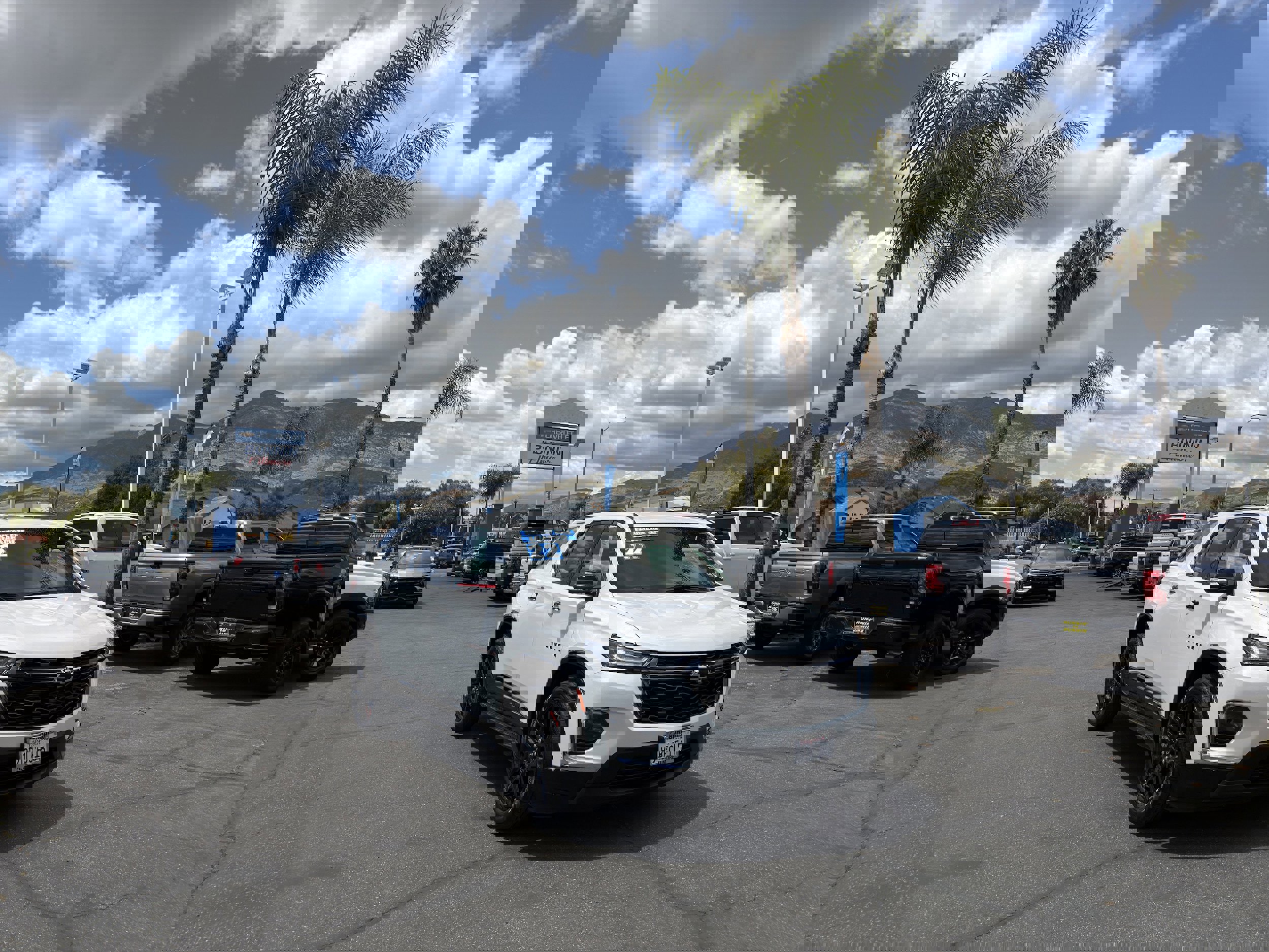 Used 2022 Chevrolet Traverse Premier w/ Redline Edition AWD/4WD image 2