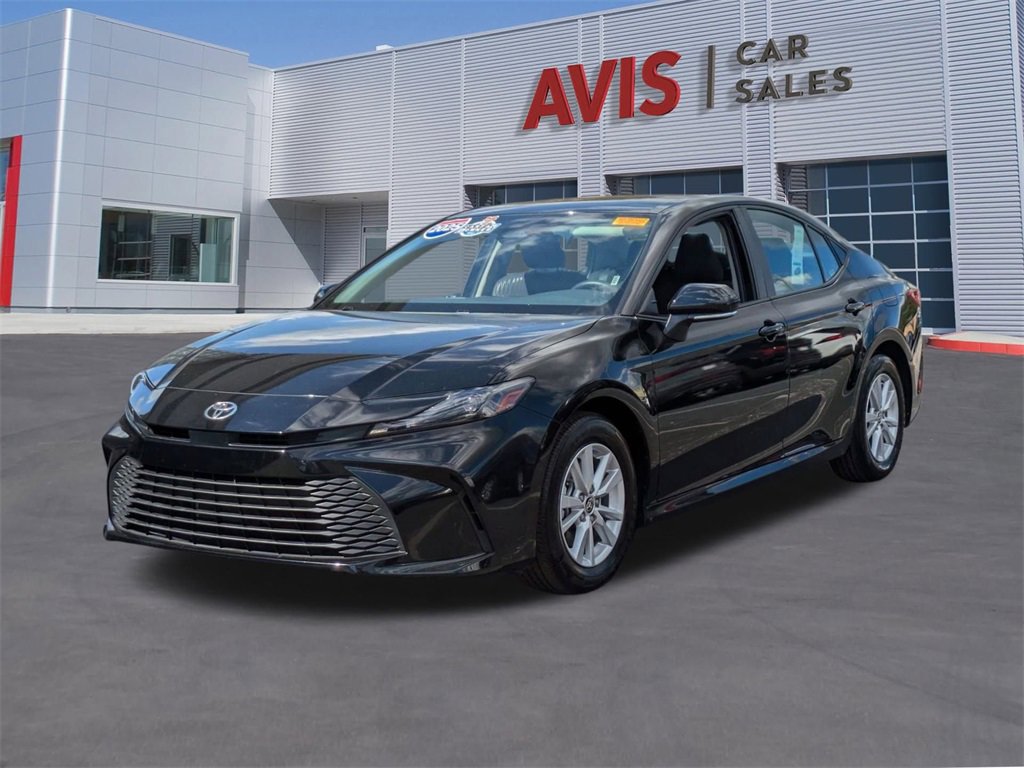 Used 2025 Toyota Camry LE image 1