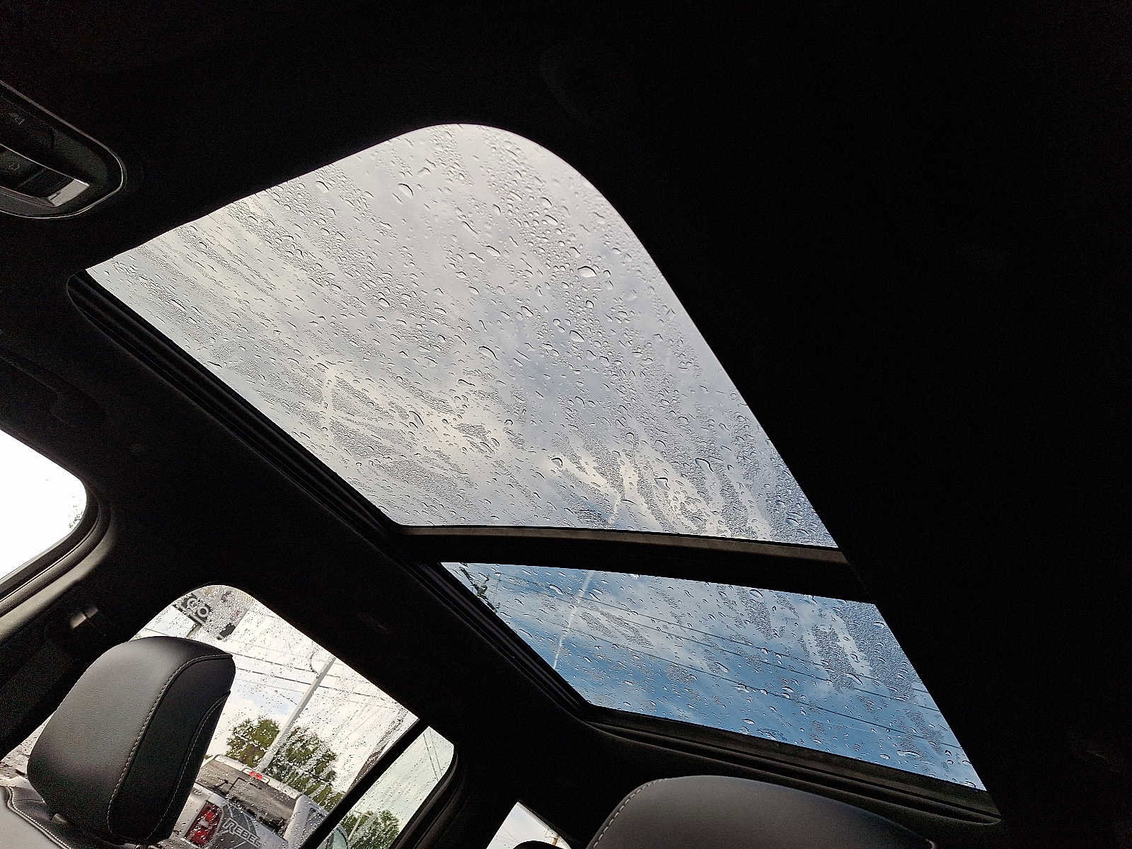 New 2025 Jeep Grand Cherokee Limited w/ Black Appearance Package image 10