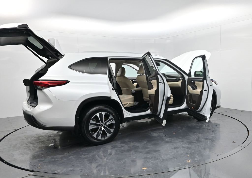 Used 2022 Toyota Highlander XLE image 74