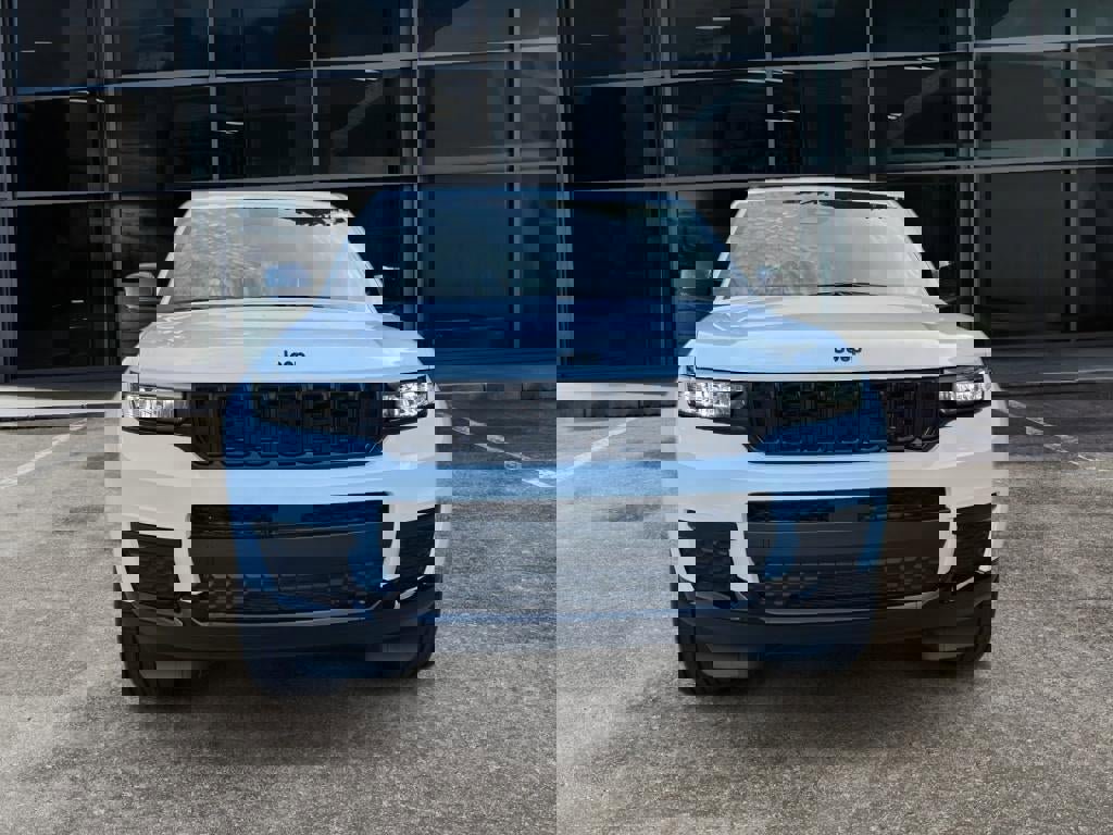 New 2025 Jeep Grand Cherokee L Altitude image 2