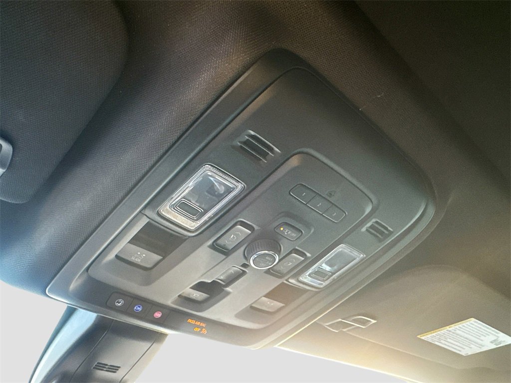 Used 2022 Chevrolet Suburban High Country image 19