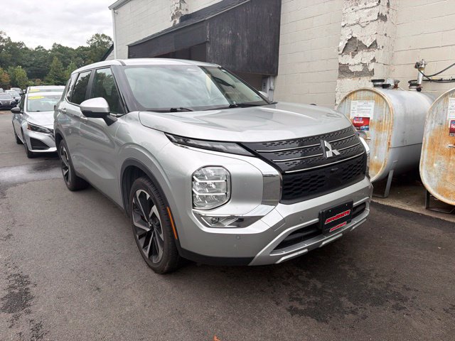 Used 2024 Mitsubishi Outlander SE FWD image 3
