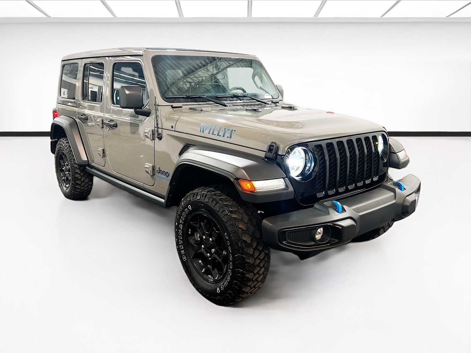 Used 2023 Jeep Wrangler Unlimited w/ Sun & Screen Package AWD/4WD image 3