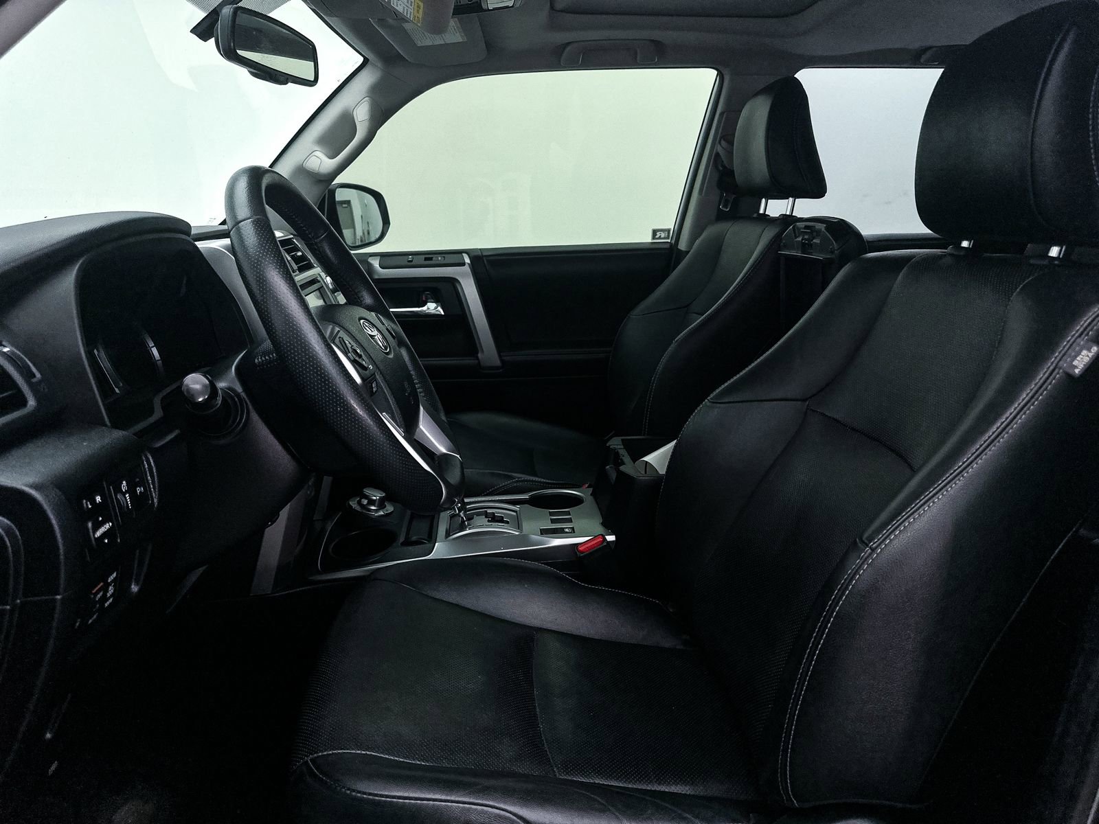 Used 2018 Toyota 4Runner Limited AWD/4WD image 18