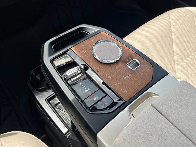 Used 2022 BMW iX xDrive50 AWD/4WD image 18