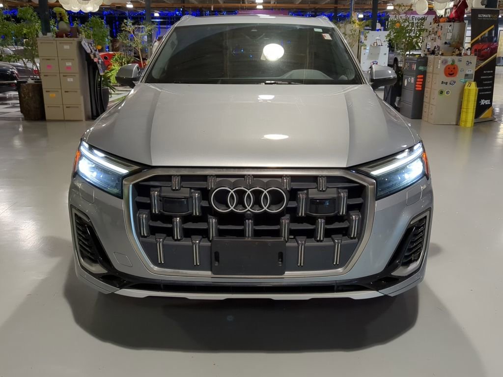 Used 2025 Audi Q7 3.0T Premium Plus AWD/4WD image 2