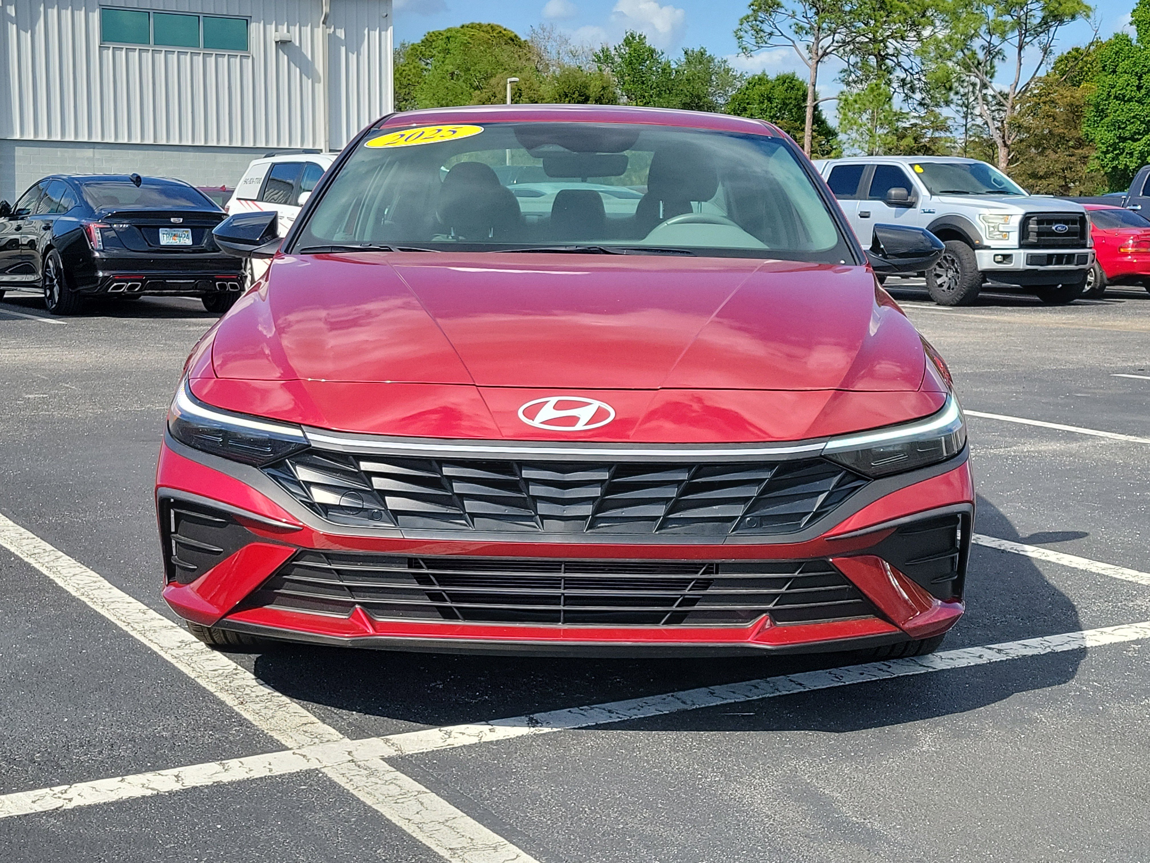 Used 2025 Hyundai Elantra Sport image 2