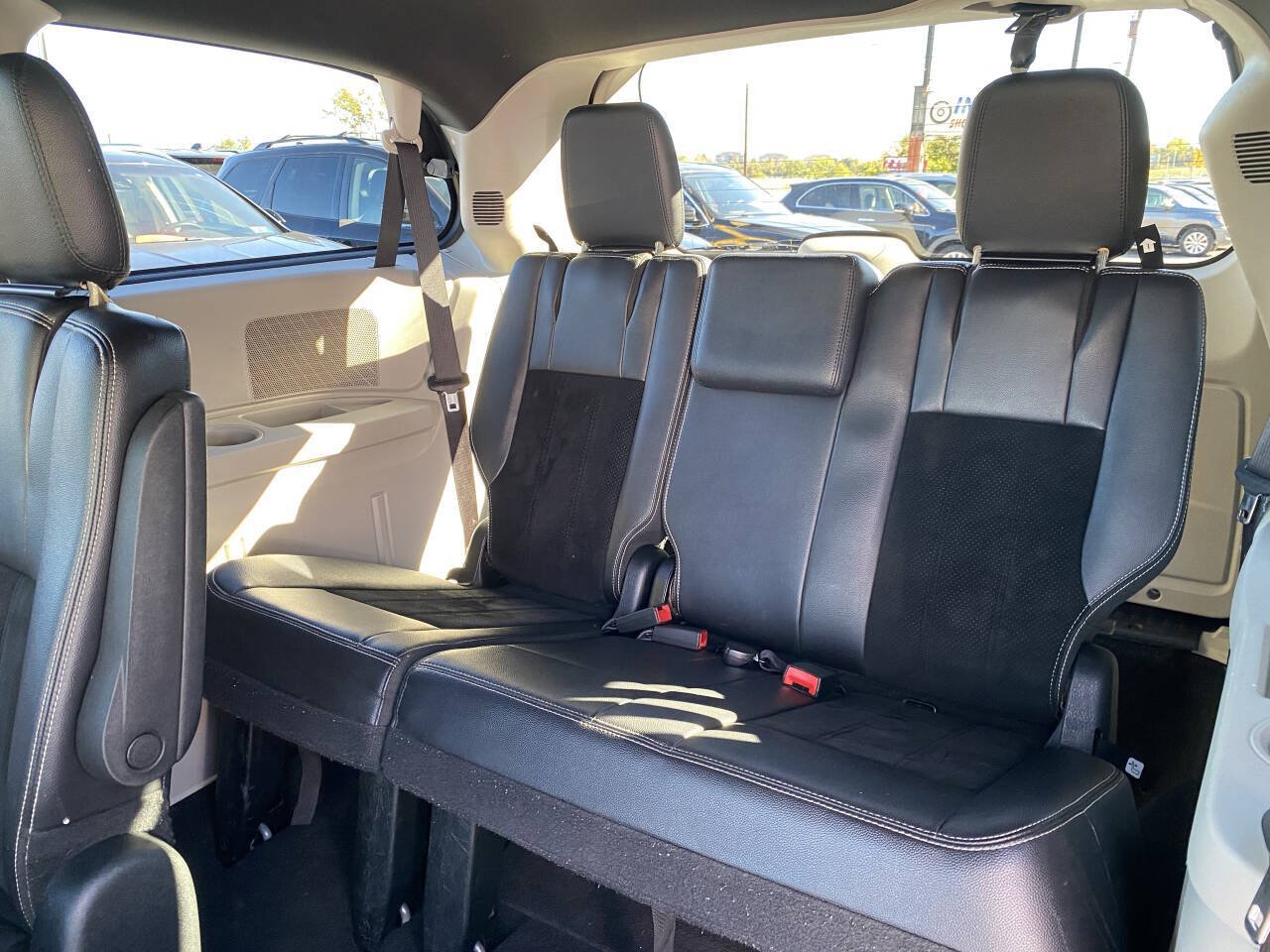 Used 2018 Dodge Grand Caravan SXT FWD image 18