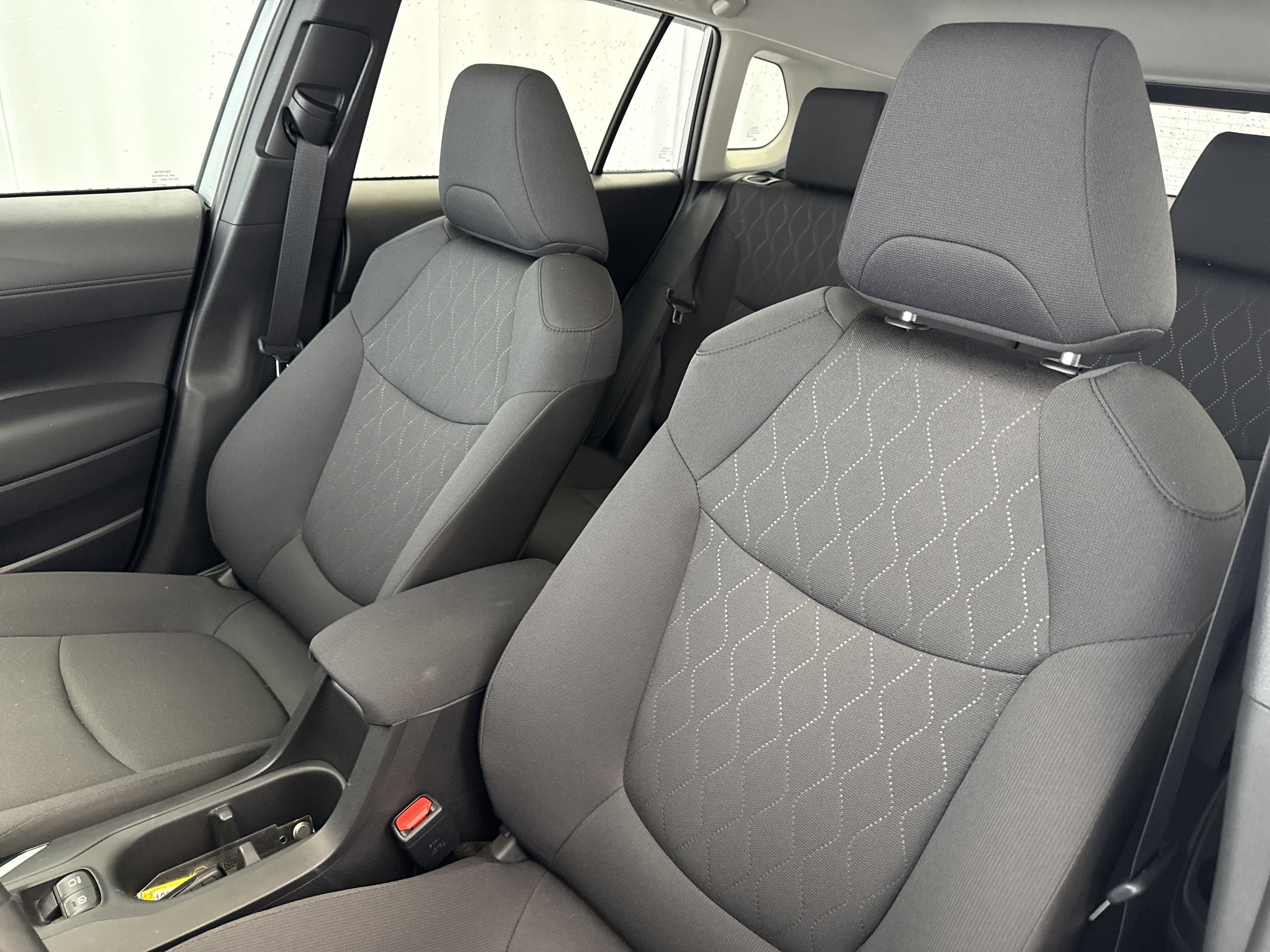 Used 2025 Toyota Corolla Cross LE image 8