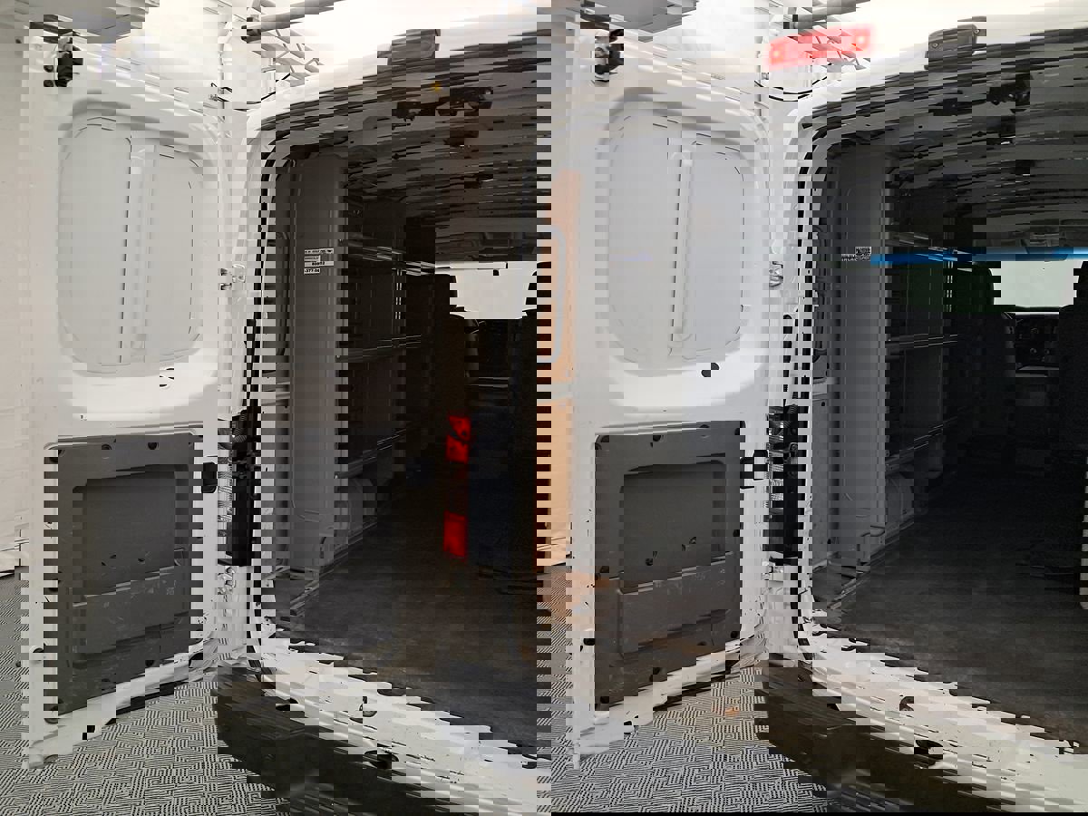 Used 2015 Nissan NV 2500 SV image 8