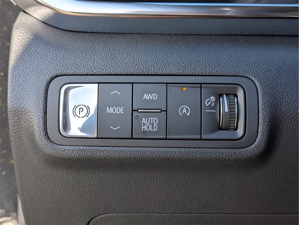 Used 2025 GMC Terrain Elevation w/ Black Edition image 14