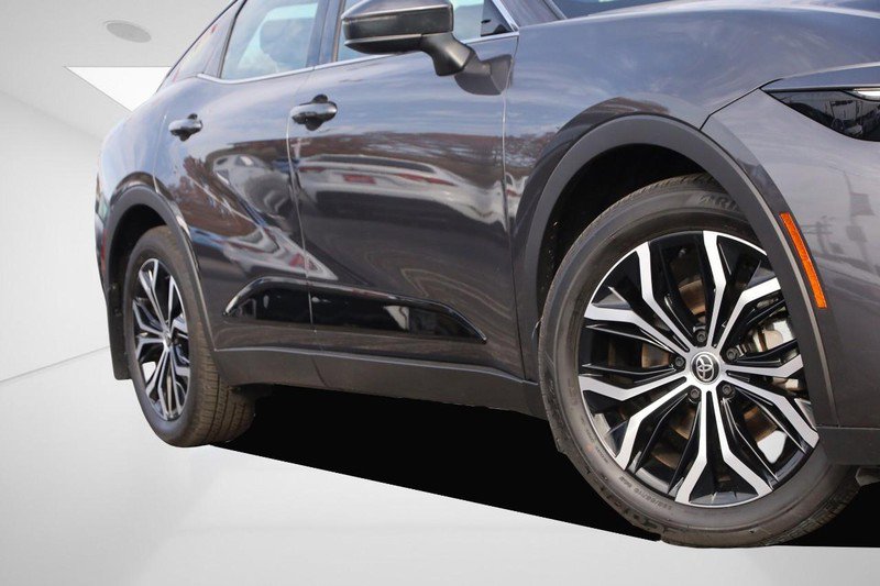 Used 2023 Toyota Crown image 3