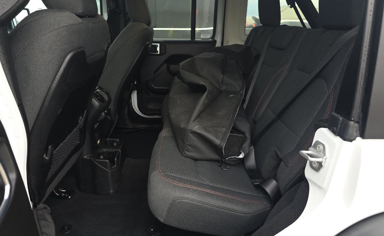 Used 2026 Jeep Wrangler Unlimited Rubicon AWD/4WD image 11