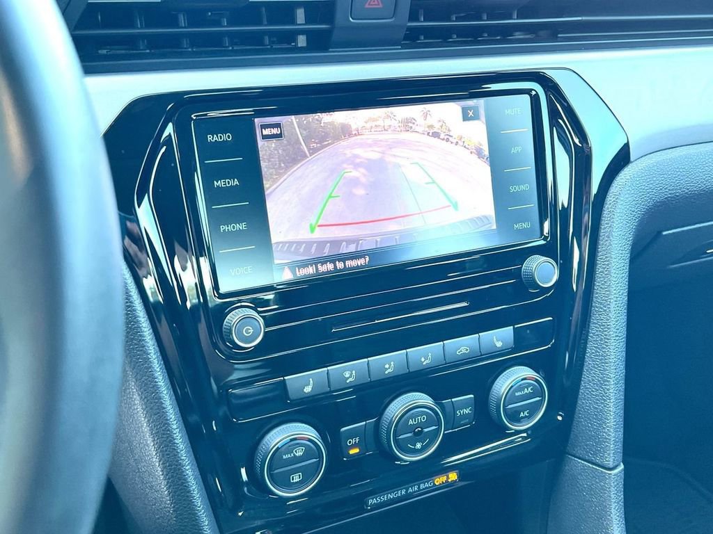 Used 2022 Volkswagen Passat 2.0T SE image 16