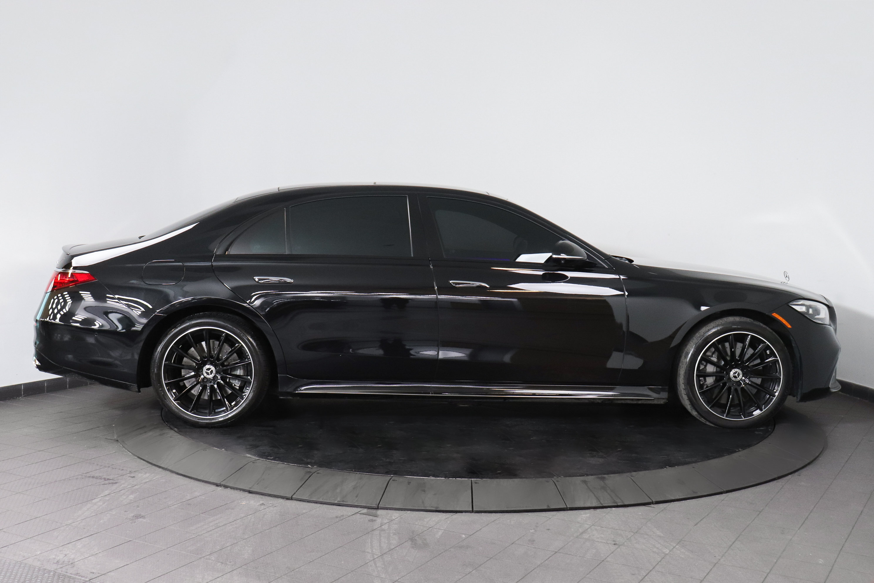 Used 2023 Mercedes-Benz S 580 4MATIC Sedan image 6