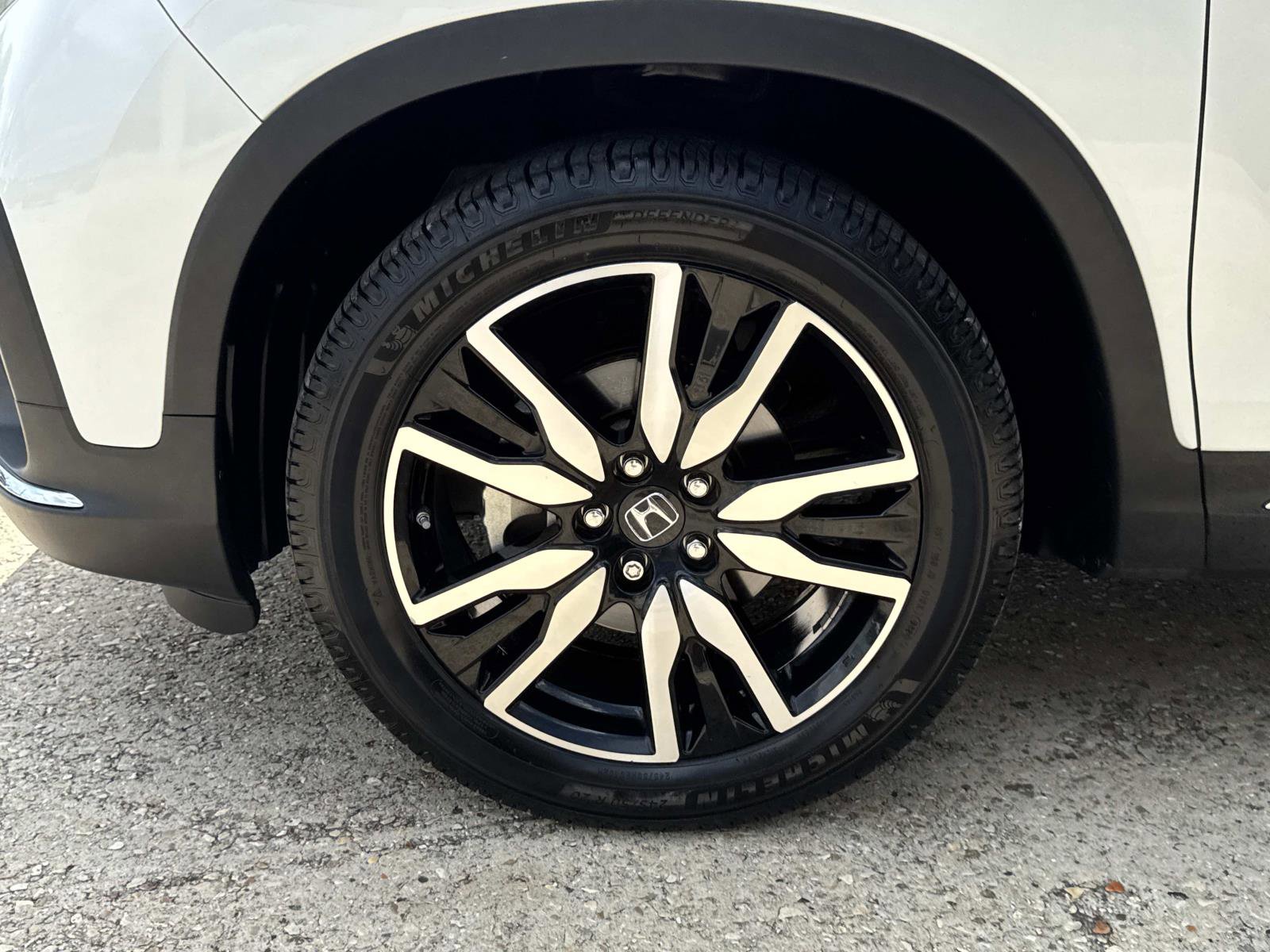 Used 2020 Honda Pilot Touring image 4