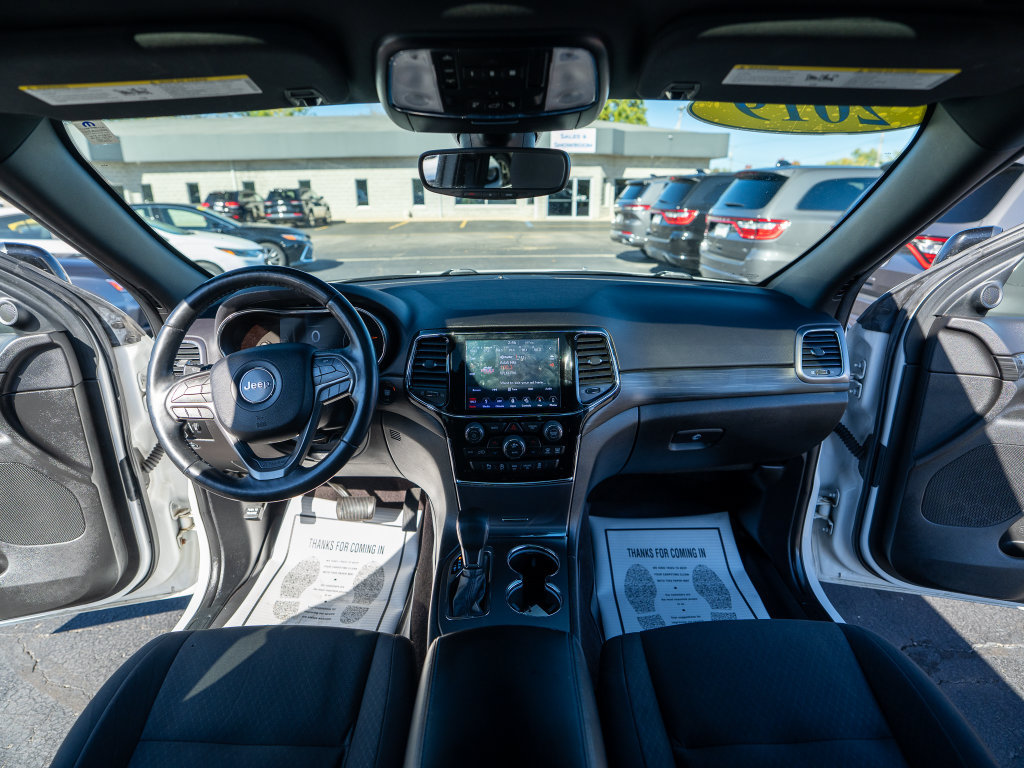 Used 2019 Jeep Grand Cherokee Laredo AWD/4WD image 18
