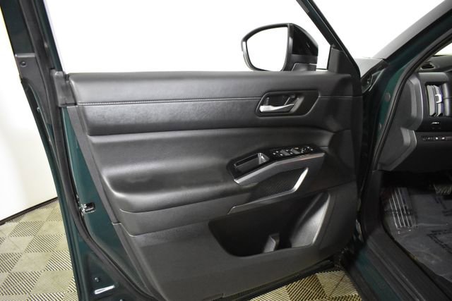 Certified 2024 Nissan Pathfinder SL w/ Black Appearance Package image 7