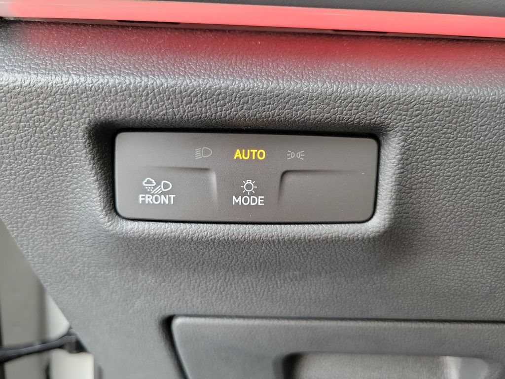 Used 2025 Volkswagen Tiguan SEL R-Line AWD/4WD image 18
