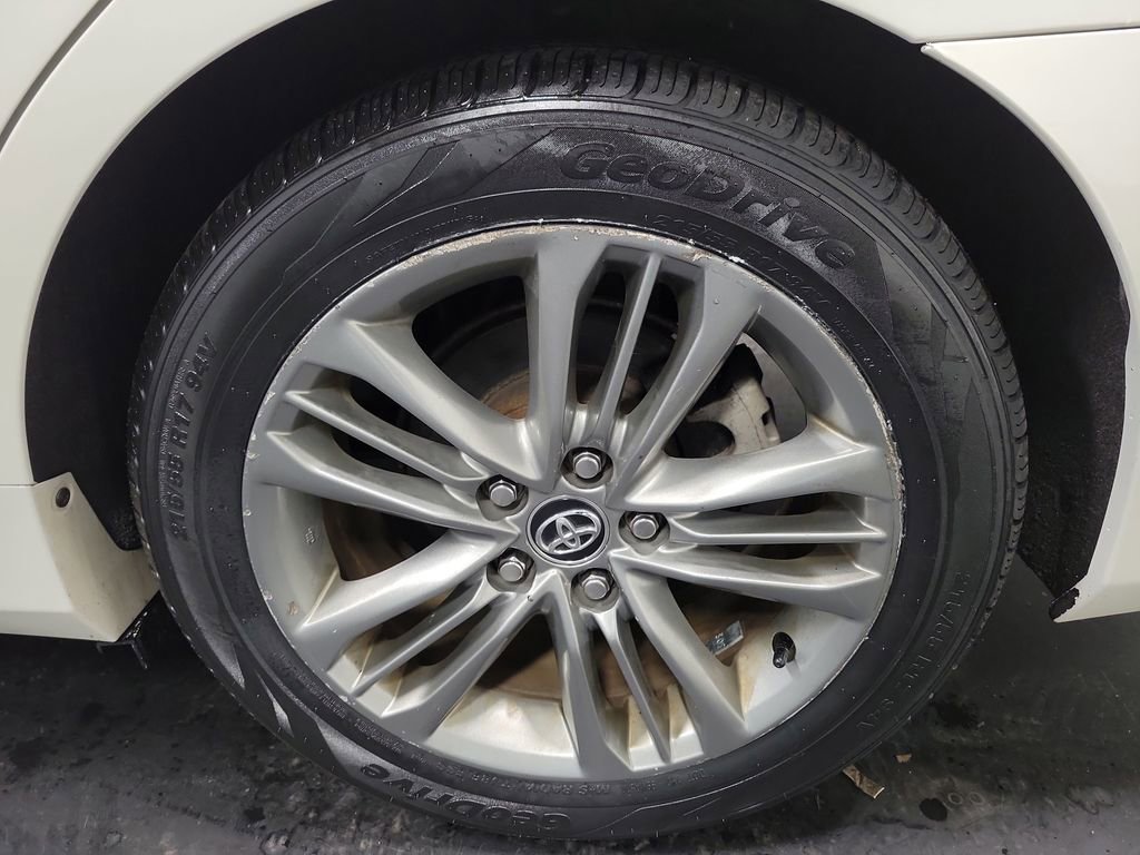 Used 2015 Toyota Camry SE image 10
