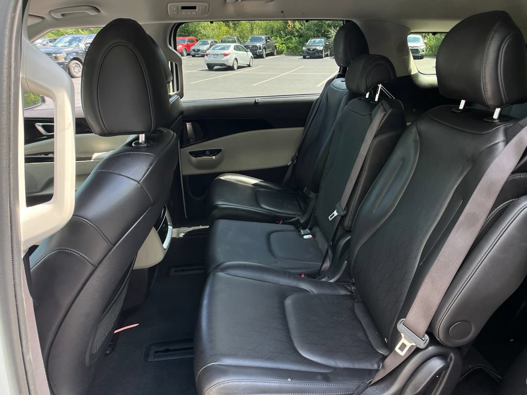 Used 2024 Kia Carnival EX FWD image 22