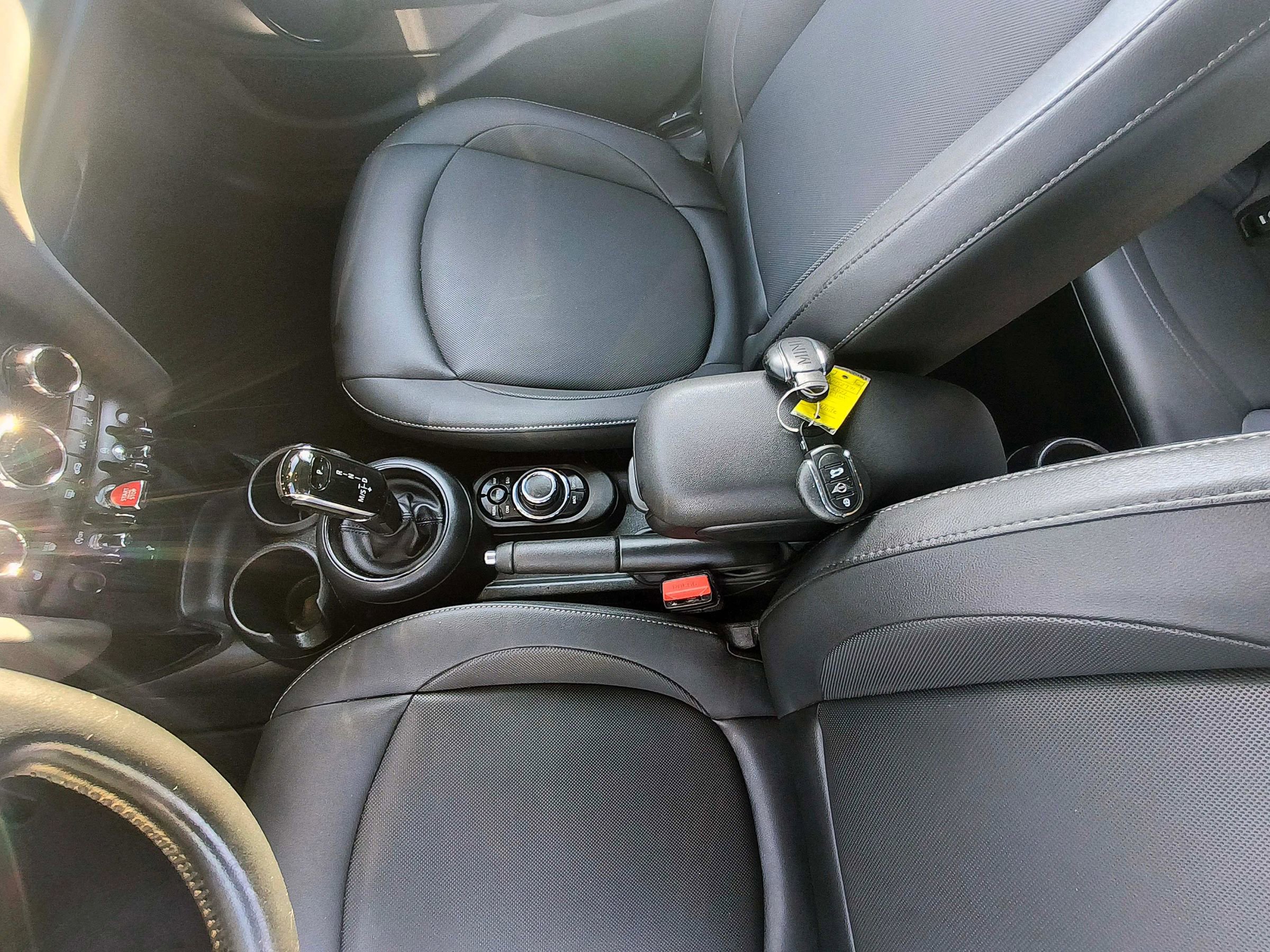 Used 2023 MINI Cooper 4-Door Hardtop FWD image 8