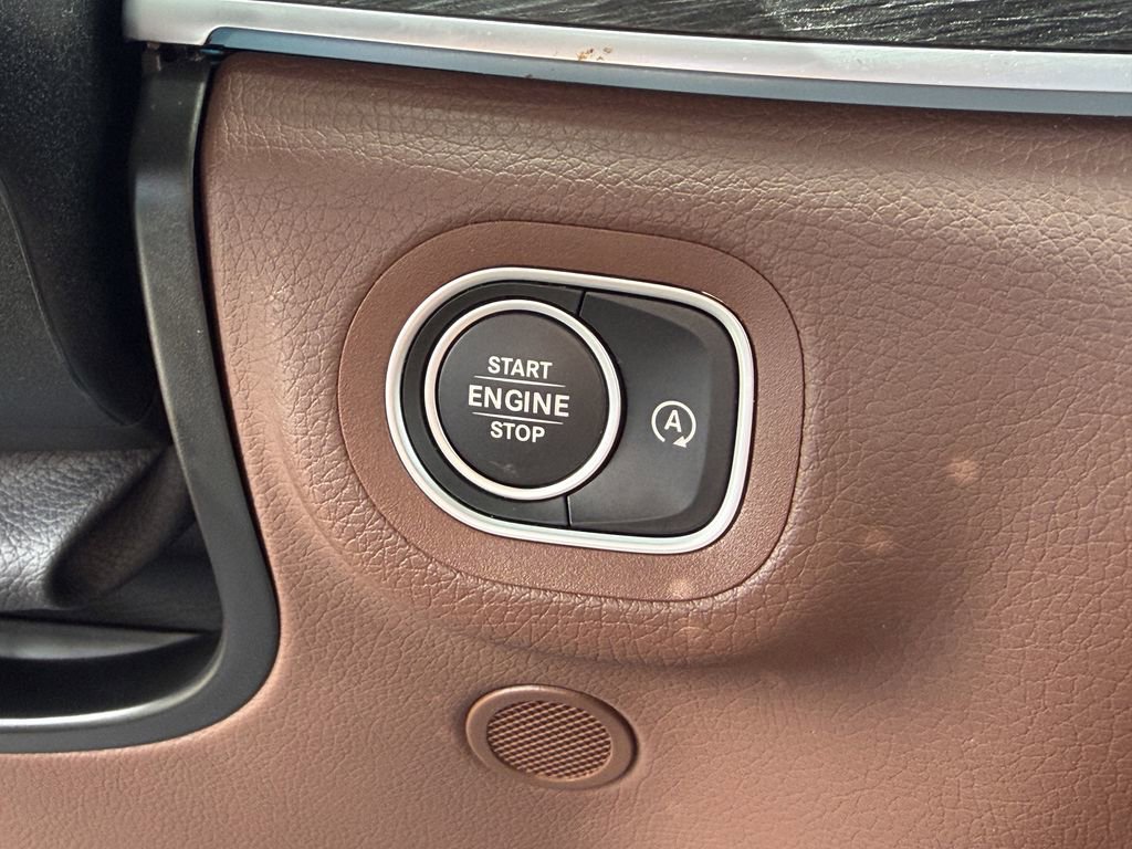 Used 2025 Mercedes-Benz GLS 450 4MATIC image 26