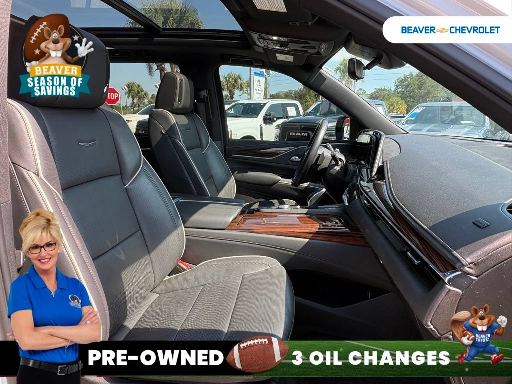 Used 2023 Cadillac Escalade Premium Luxury AWD/4WD image 19