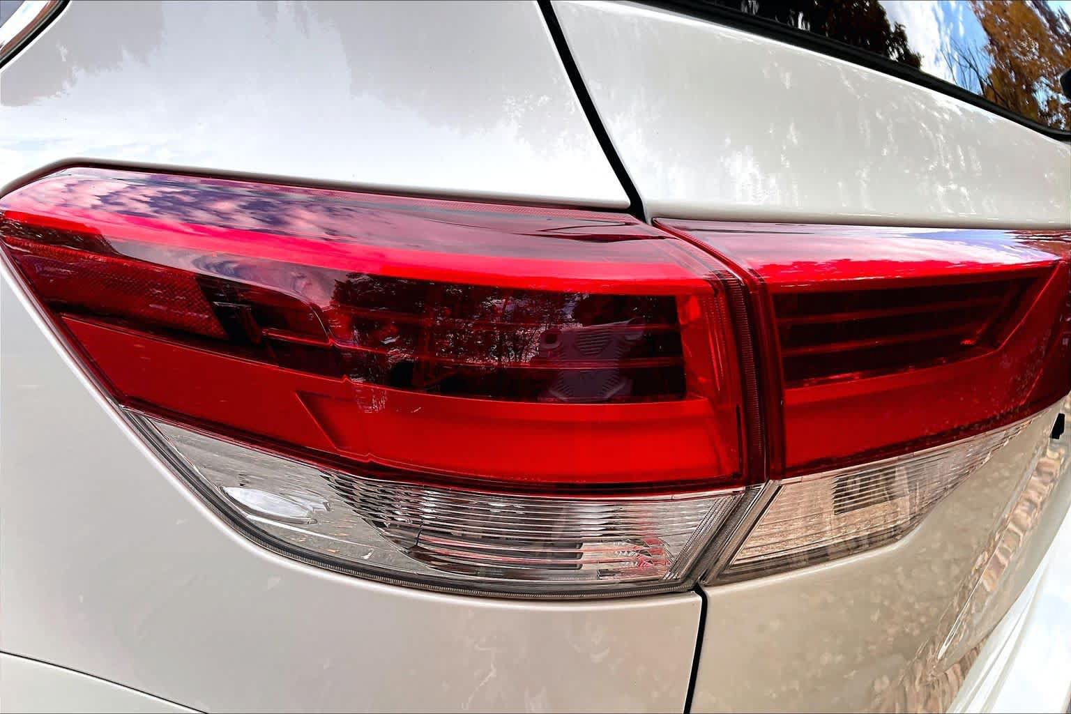 Used 2019 Toyota Highlander XLE AWD/4WD image 27