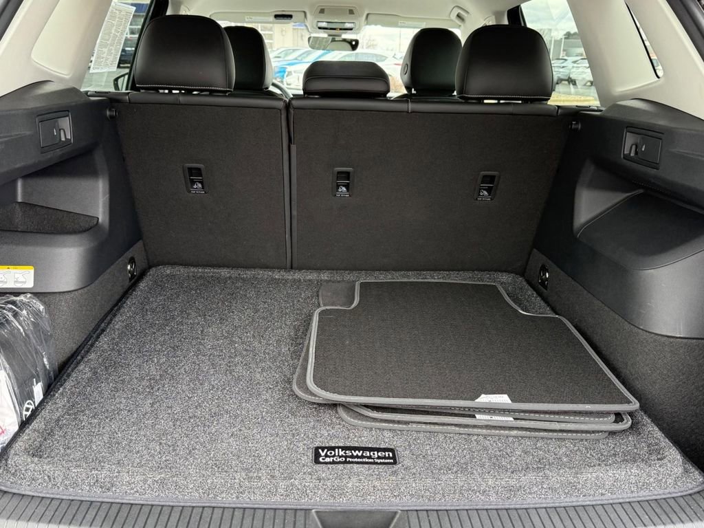 Certified 2025 Volkswagen Tiguan SE AWD/4WD image 5