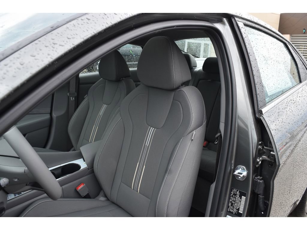 New 2025 Hyundai Elantra SEL image 28