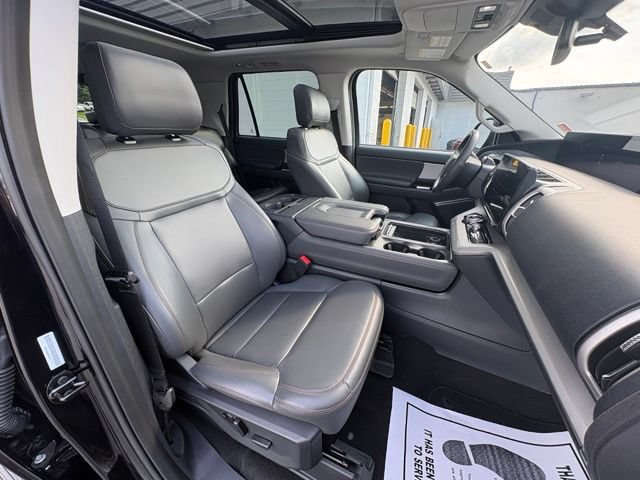Used 2025 Ford Expedition Active AWD/4WD image 29