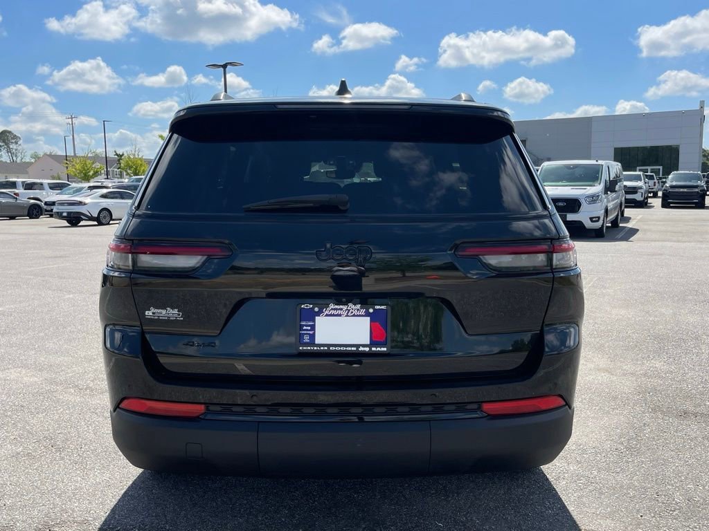 Used 2023 Jeep Grand Cherokee L Laredo AWD/4WD image 19