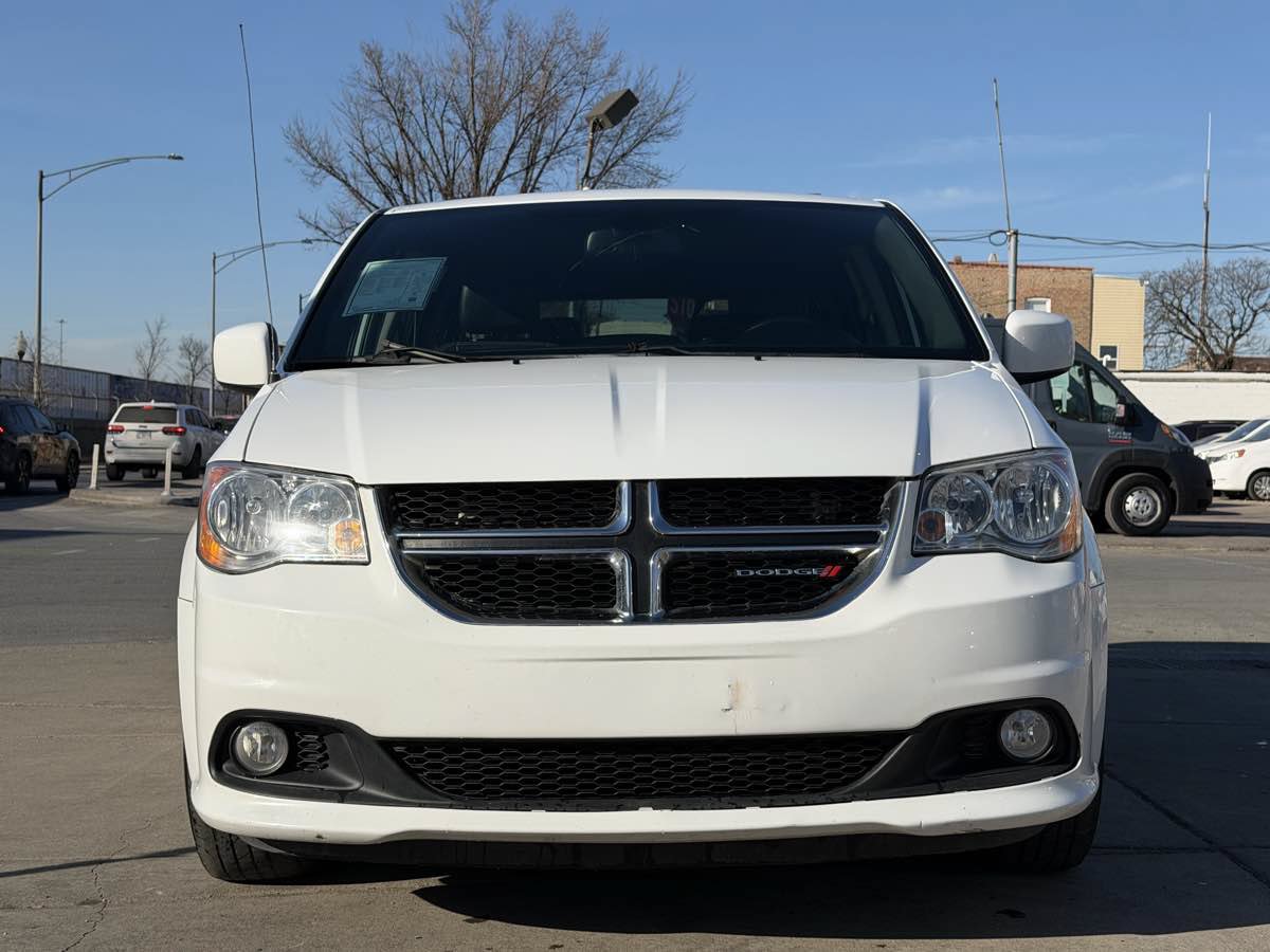 Used 2019 Dodge Grand Caravan SXT FWD image 2
