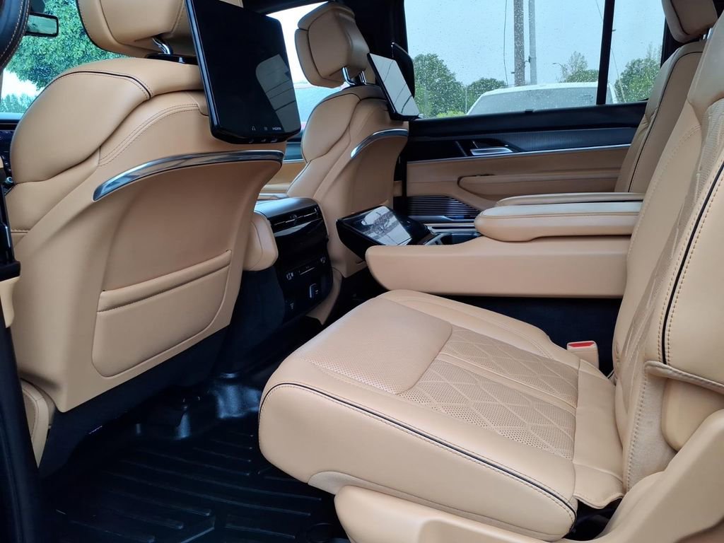 Used 2023 Jeep Grand Wagoneer Series III w/ Rear Seat Video Group 1 AWD/4WD image 15