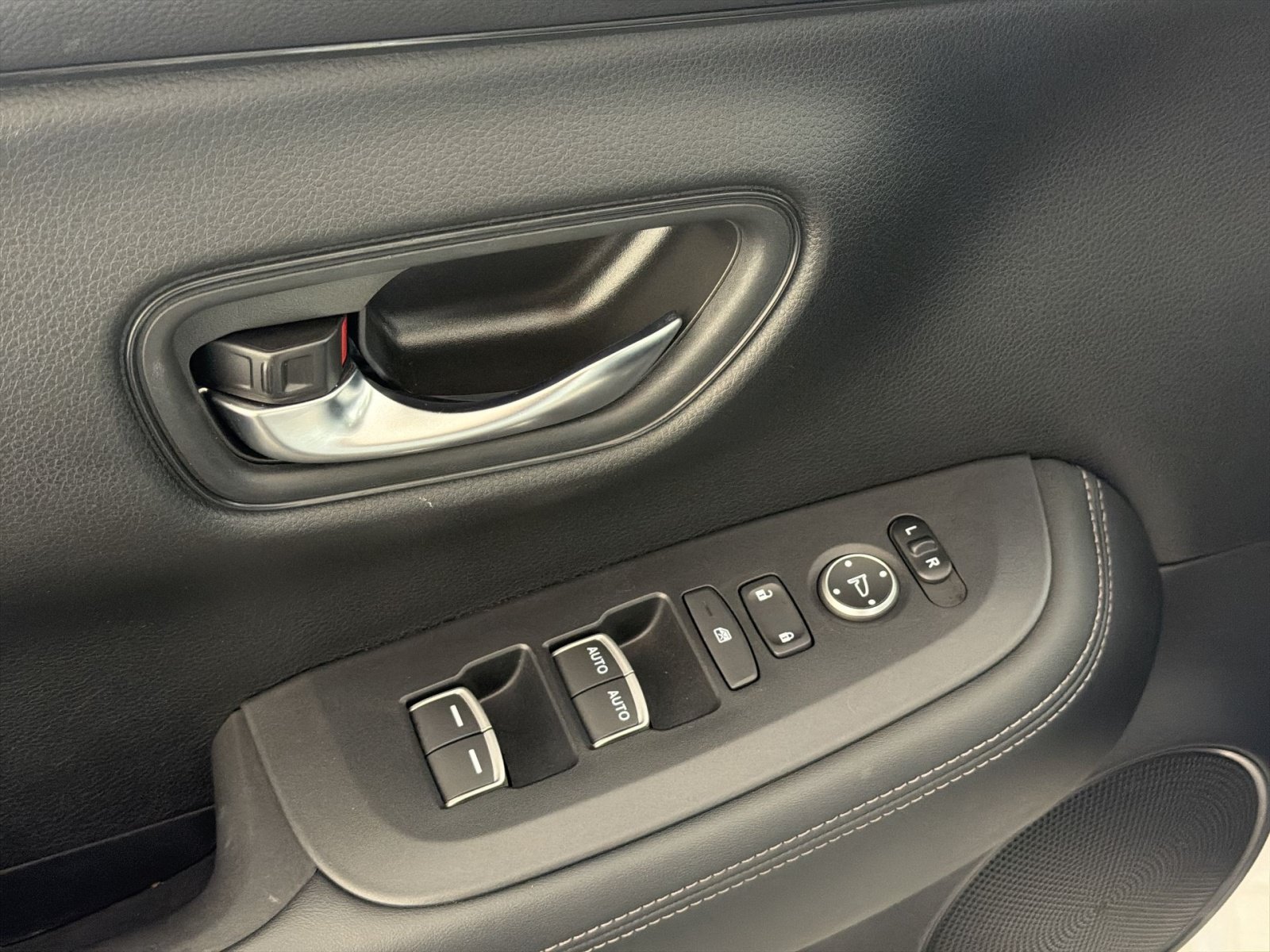 Used 2023 Honda HR-V EX-L image 15