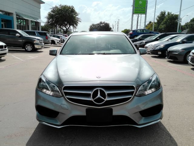 Used 2014 Mercedes-Benz E 250 BlueTEC Sedan image 3