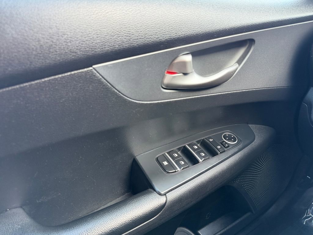 Used 2021 Kia Forte LXS image 11