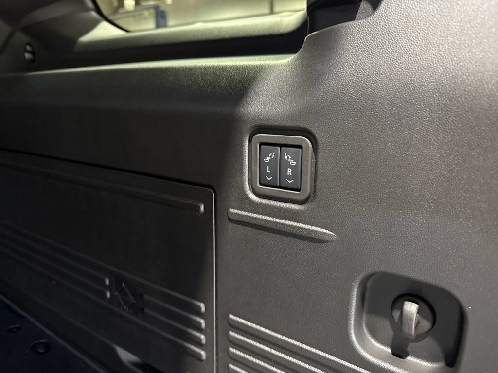 New 2025 GMC Hummer EV 2X AWD/4WD image 16